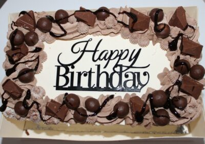 Gift wrapped chocolate cake | Themed cakes, Cake decorating, Chocolate cake